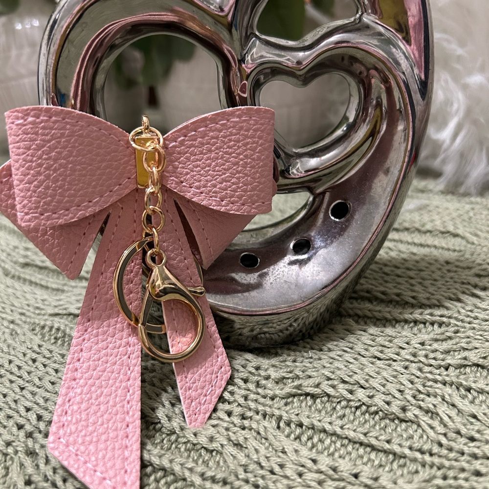 NEW Cato Leather Tassel Key & Card Holder w/Gold Rings - Pink, Size Small - Picture 3 of 3